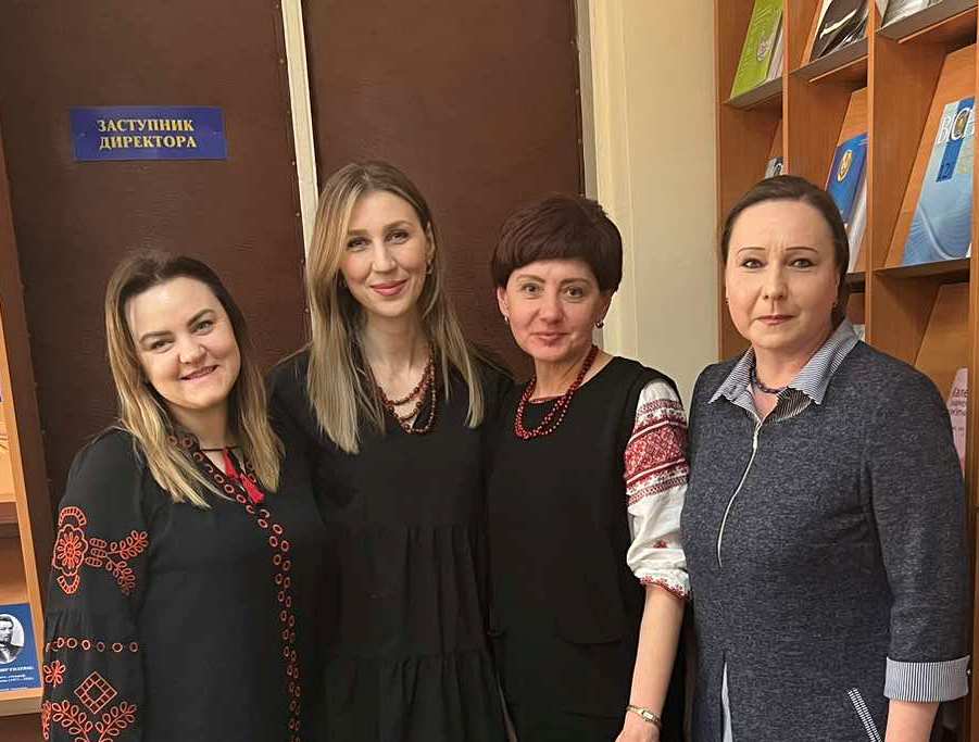 Філологи-учасники пленарного засідання березневої наукової сесії Тернопільського обласного осередку Наукового товариства ім. Т. Шевченка